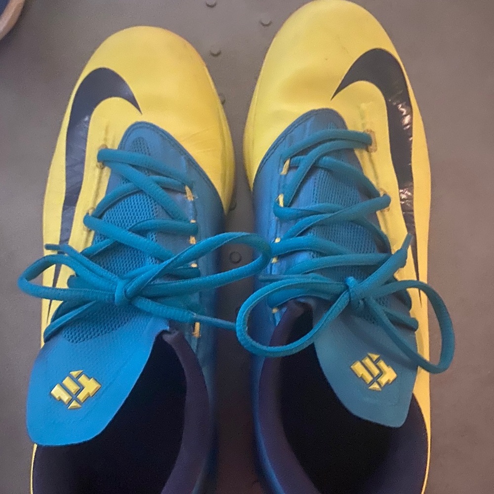 Kevin Durant gym shoes